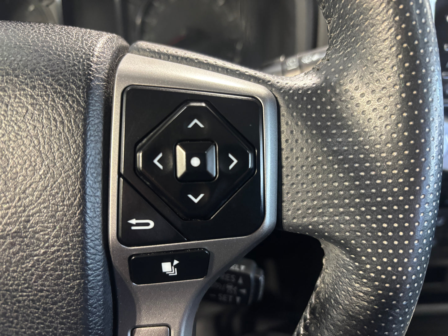 2020 Toyota 4Runner SR5 7 PASS