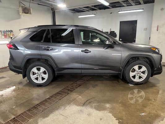 gid://shopify/MediaImage/32514970747037