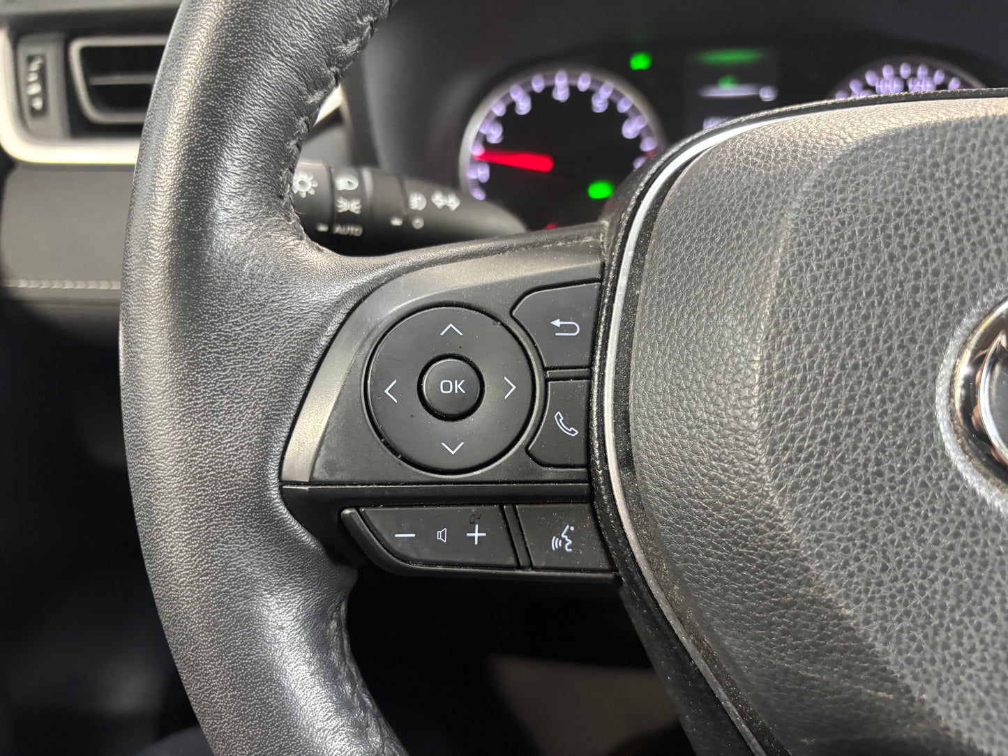 gid://shopify/MediaImage/32389613093021