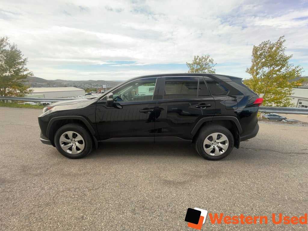 2022 Toyota RAV4 LE AWD