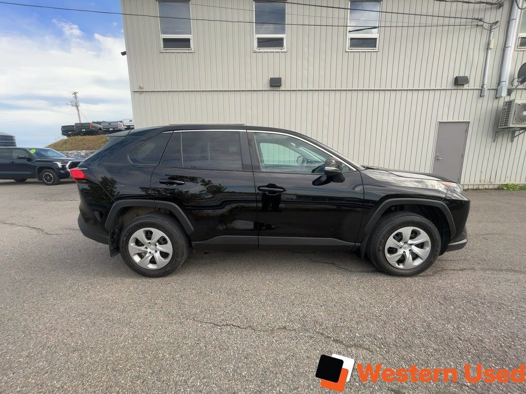 2022 Toyota RAV4 LE AWD