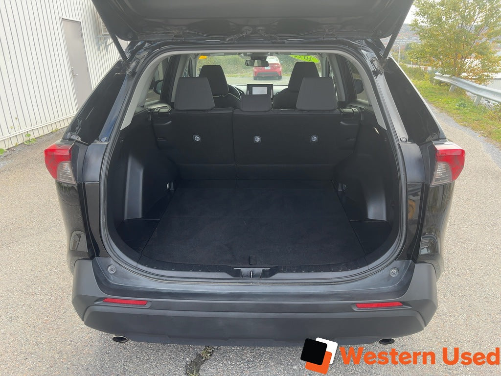 2022 Toyota RAV4 LE AWD