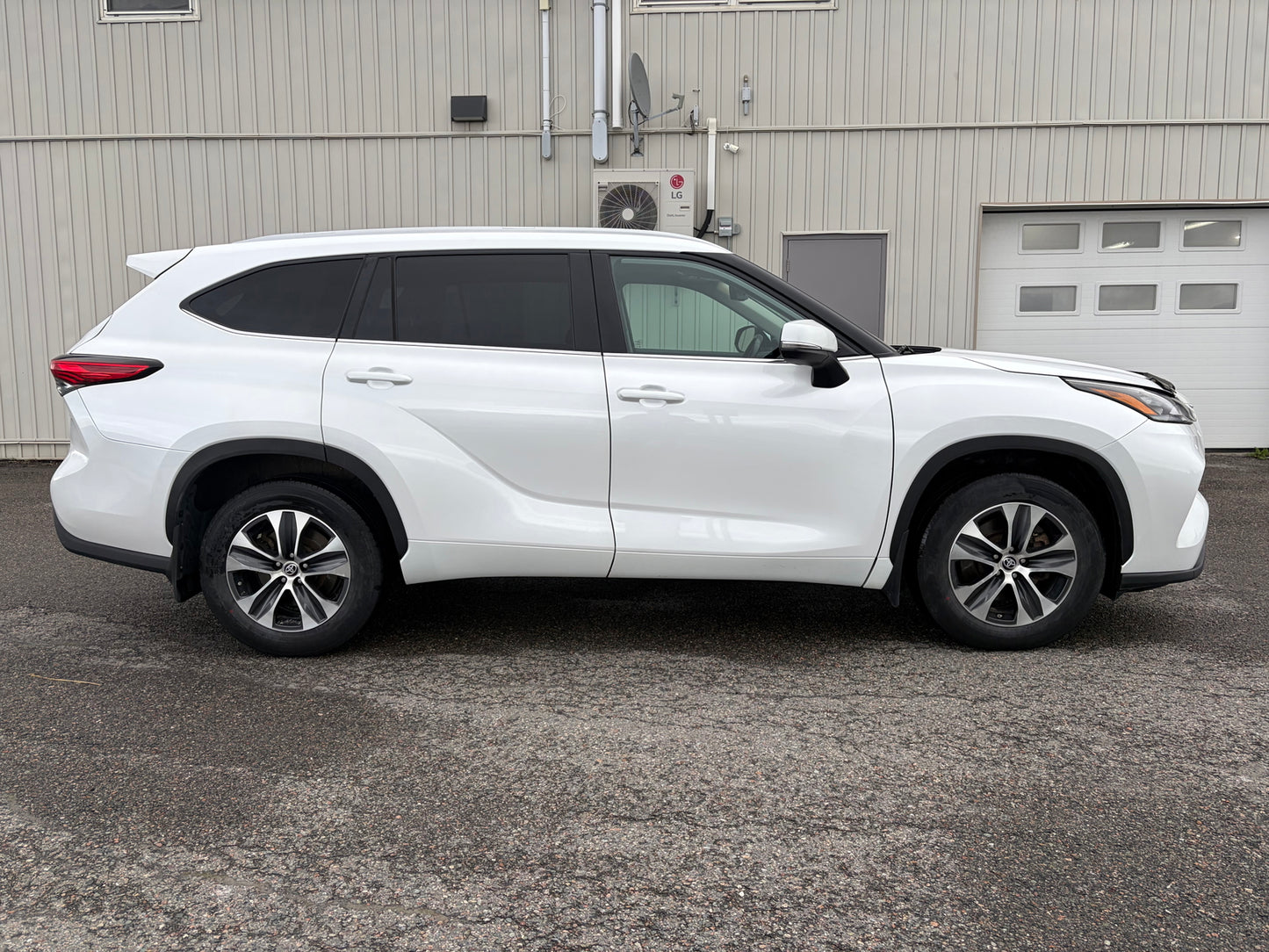 2023 Toyota Highlander XLE AWD