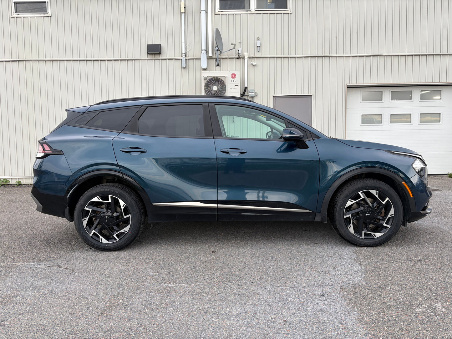 2023 Kia Sportage EX Premium AWD w/Black Interior
