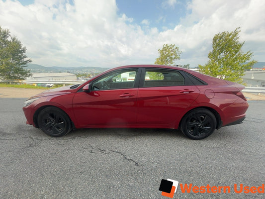 2023 Hyundai Elantra Preferred IVT