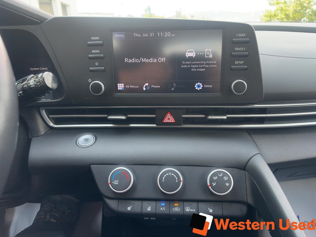 2023 Hyundai Elantra Preferred IVT