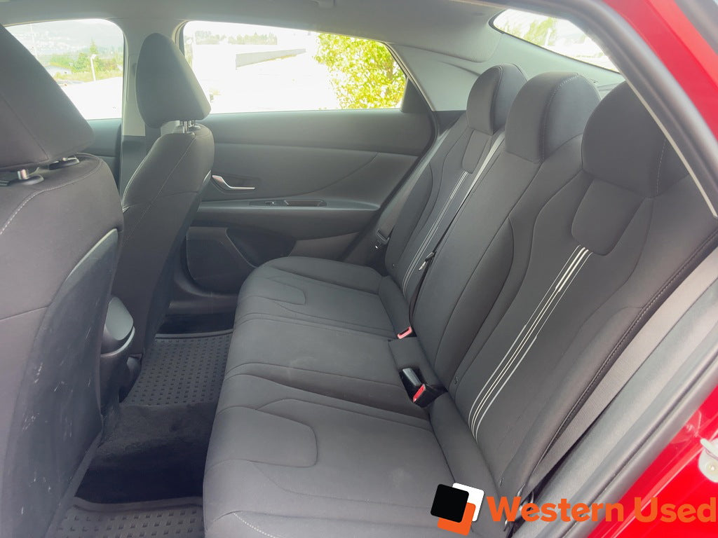 2023 Hyundai Elantra Preferred IVT
