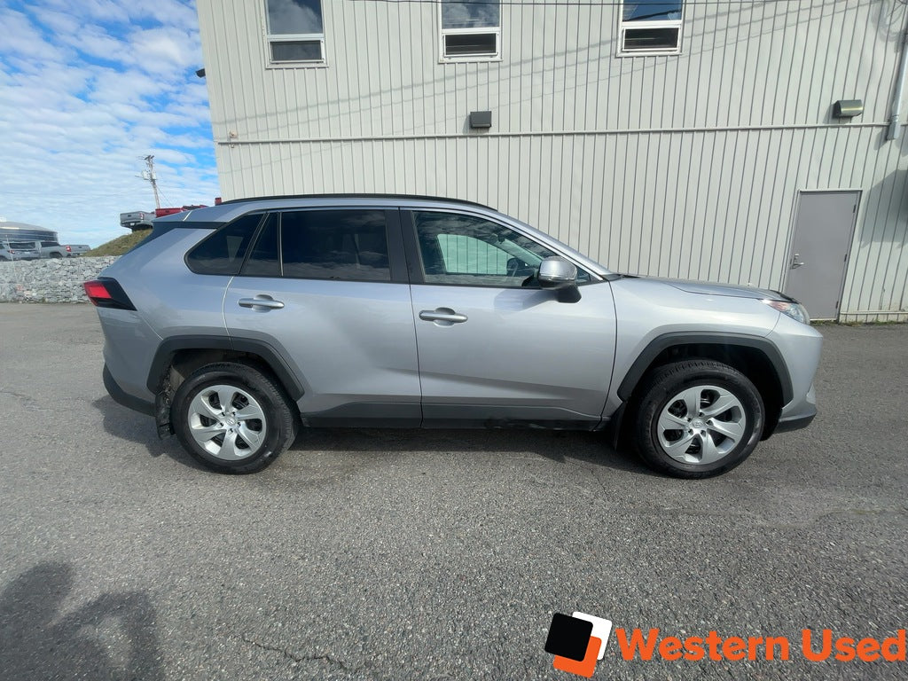 2021 Toyota RAV4 LE AWD