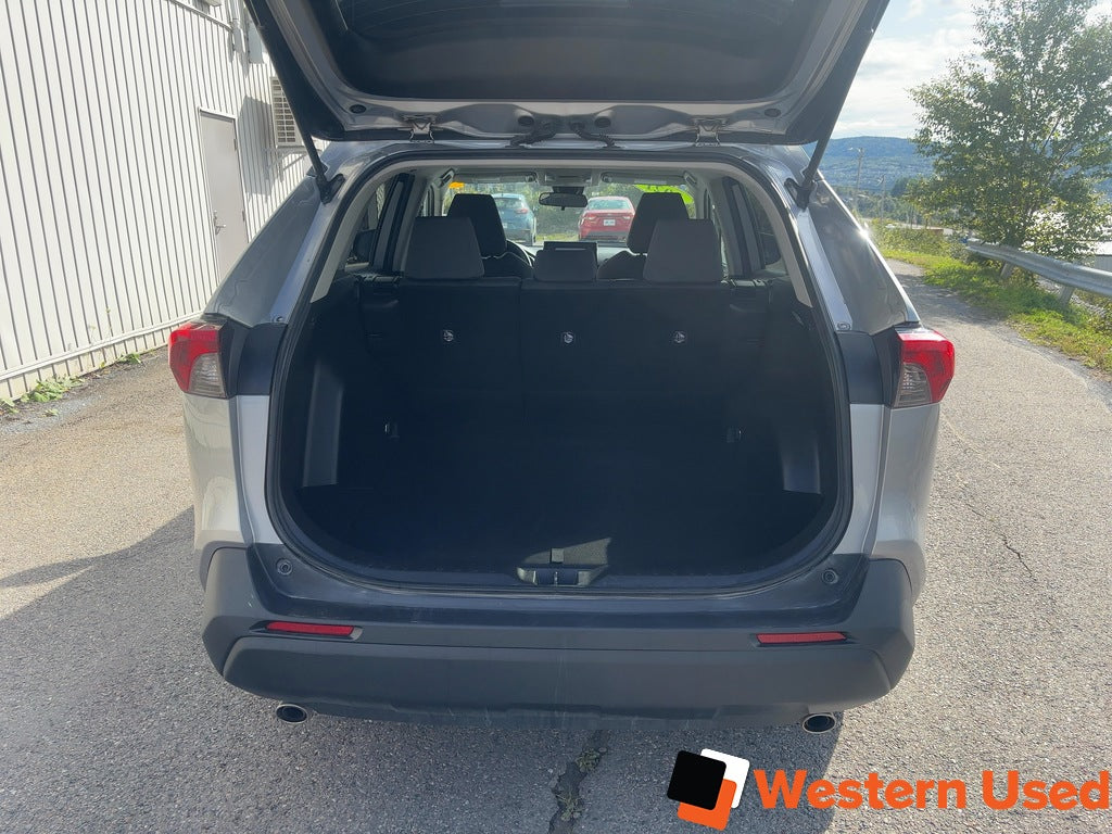 2021 Toyota RAV4 LE AWD