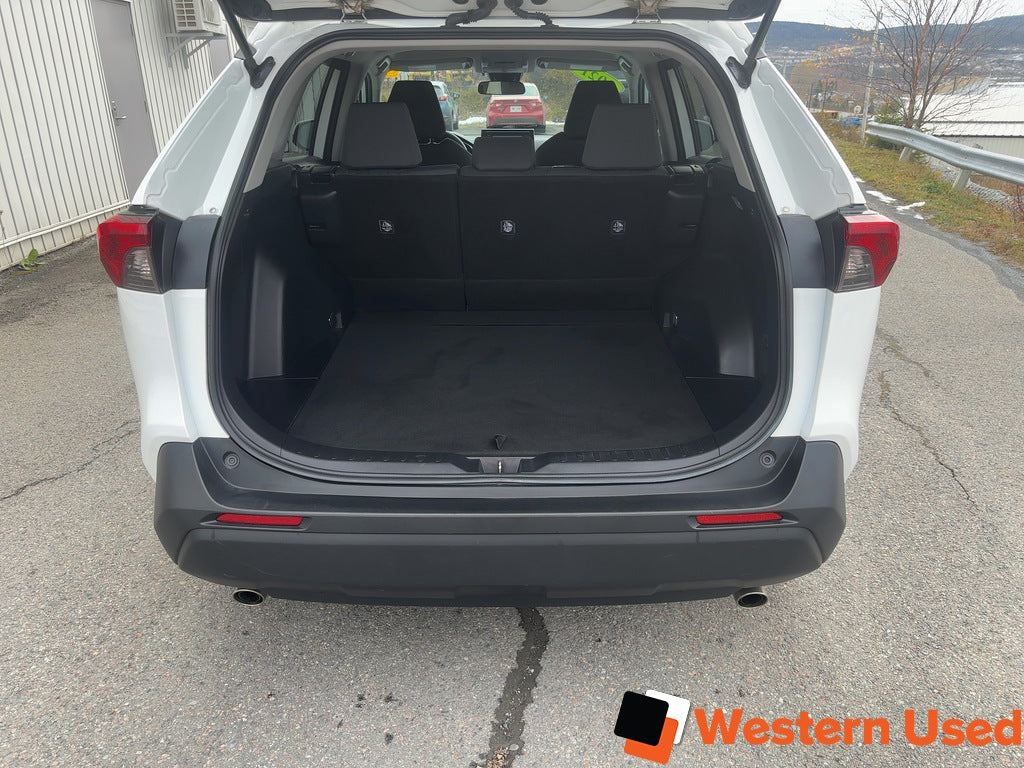 2021 Toyota RAV4 LE AWD