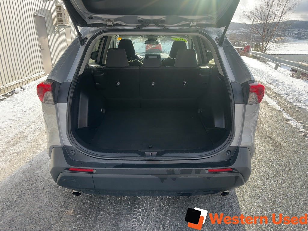 2021 Toyota RAV4 LE AWD