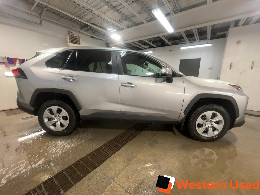 2022 Toyota RAV4 LE AWD