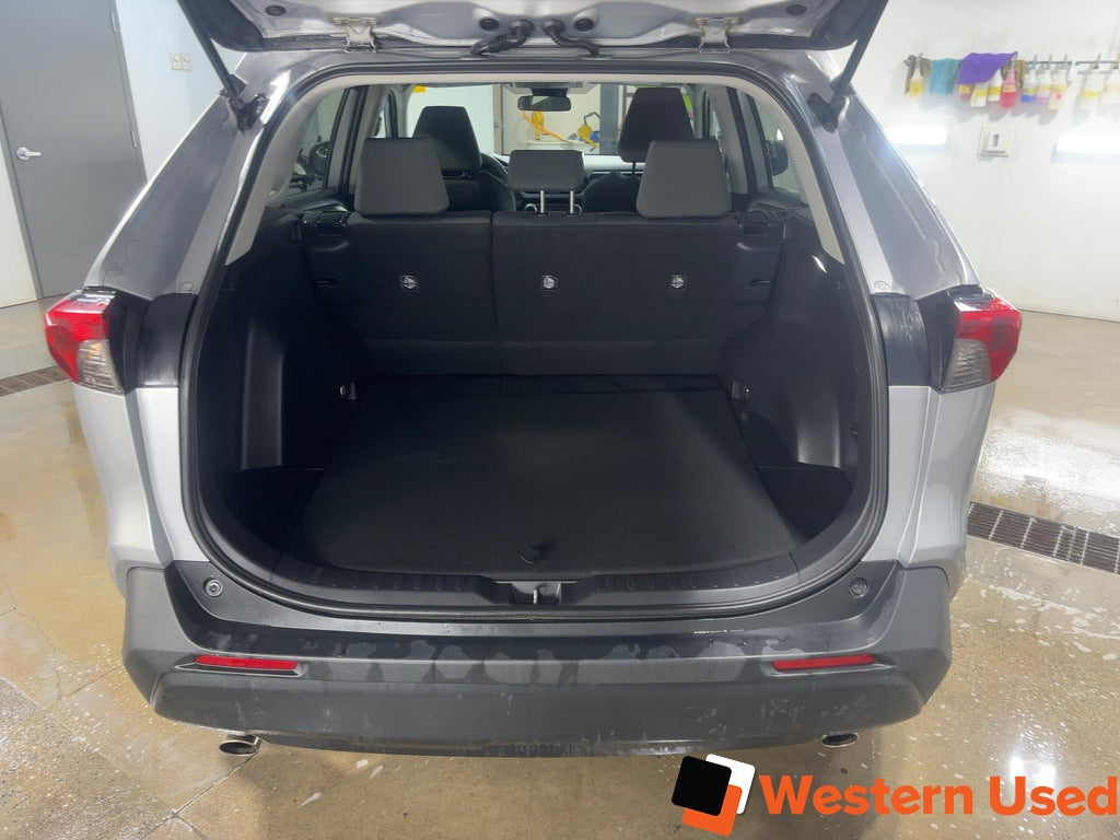 2022 Toyota RAV4 LE AWD