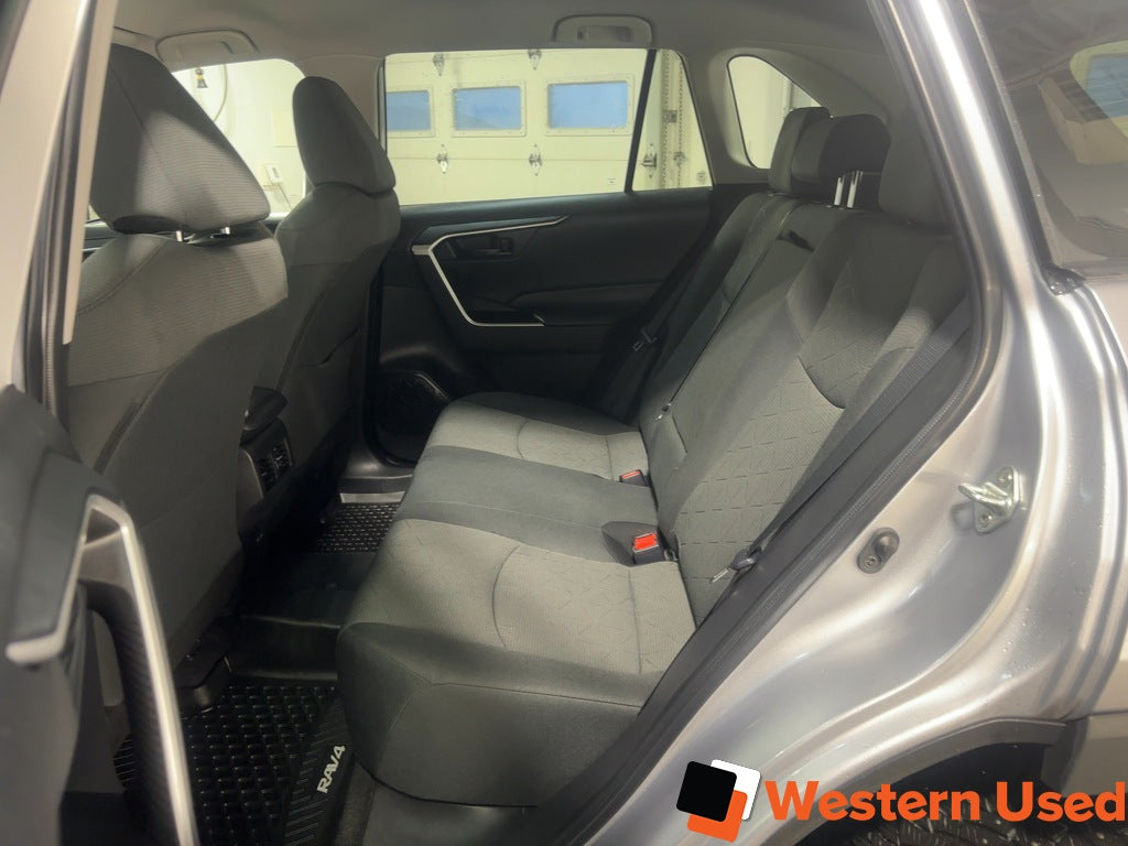 2022 Toyota RAV4 LE AWD