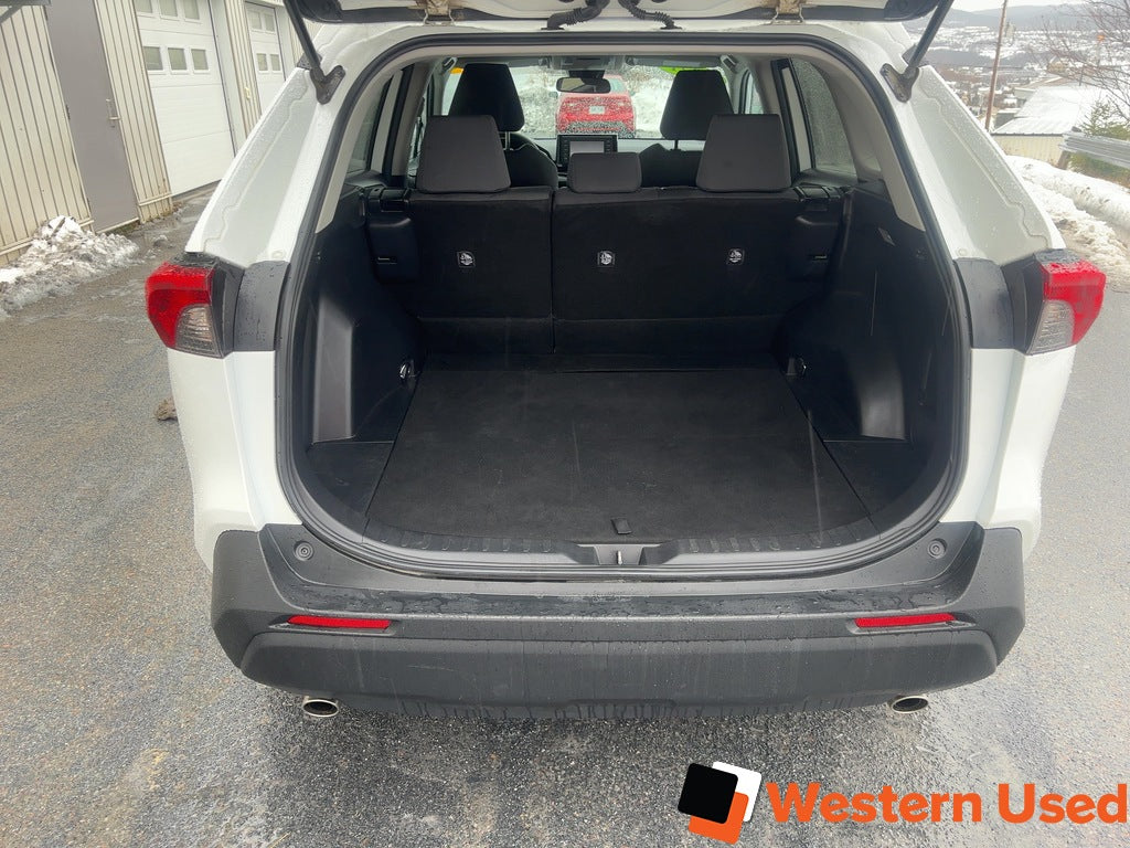 2021 Toyota RAV4 LE AWD