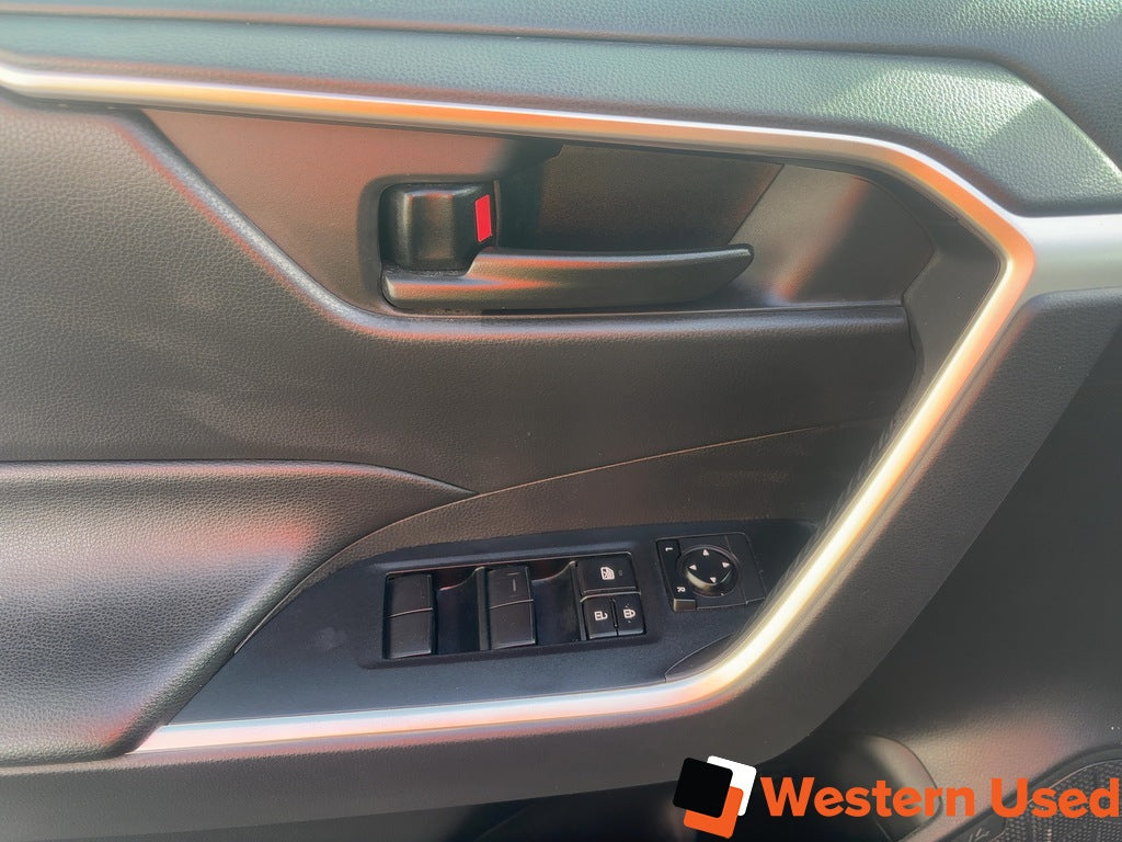 2021 Toyota RAV4 LE AWD