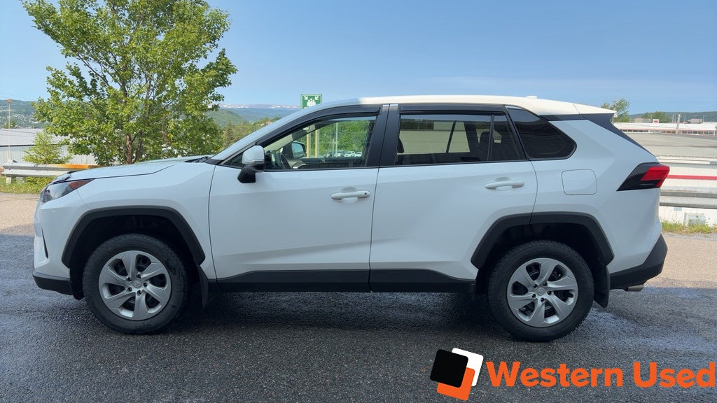 2022 Toyota RAV4 LE AWD
