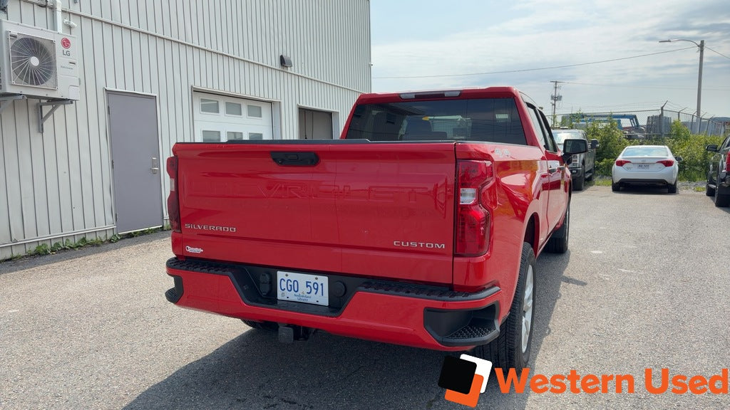 2022 Chevrolet Silverado 1500 4WD Crew Cab 157" Custom