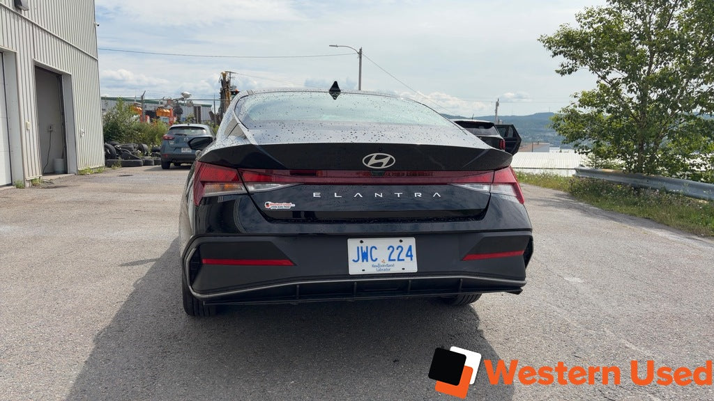 2025 Hyundai Elantra Essential IVT