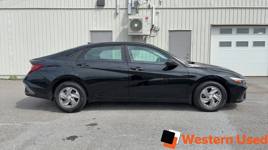 2025 Hyundai Elantra Essential IVT