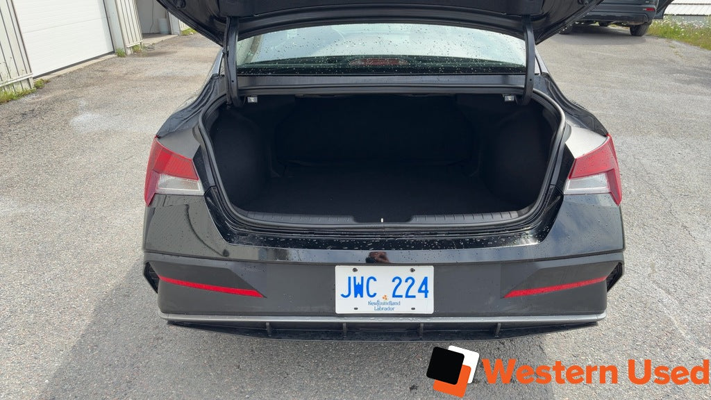2025 Hyundai Elantra Essential IVT