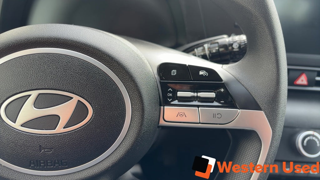 2025 Hyundai Elantra Essential IVT
