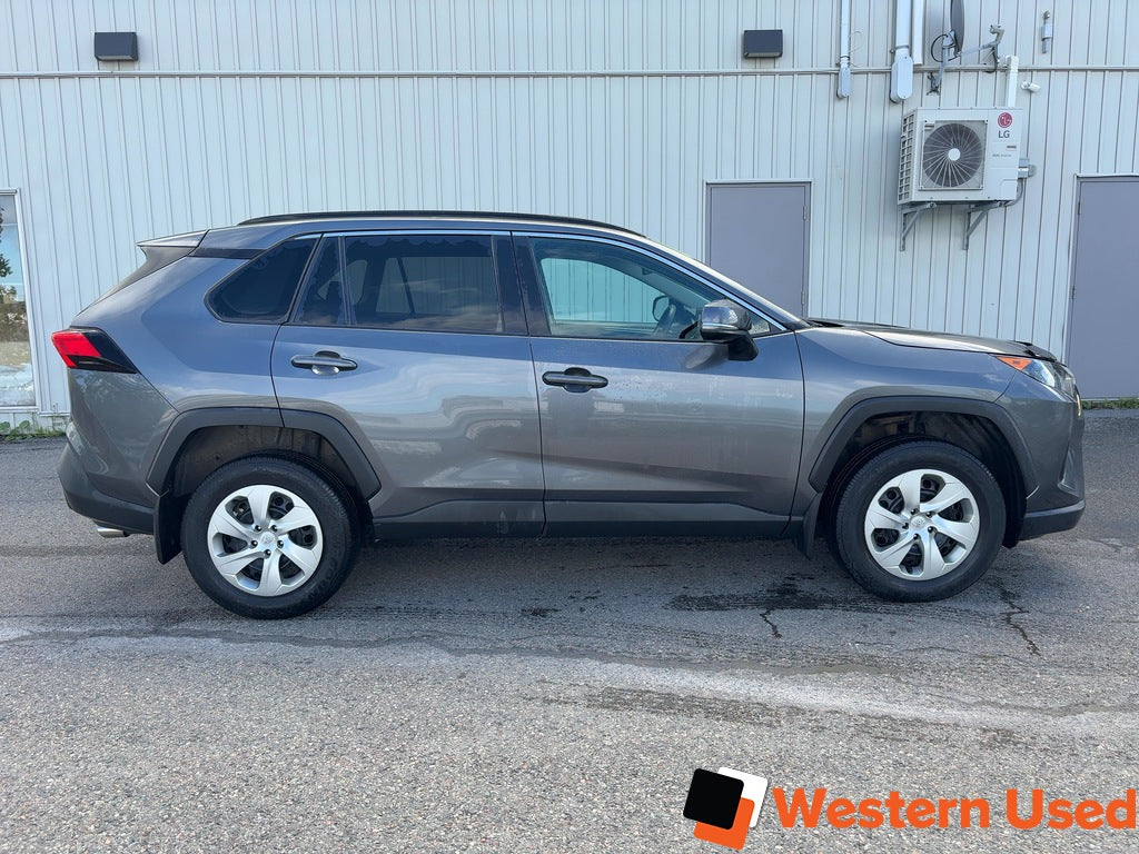 2021 Toyota RAV4 LE AWD
