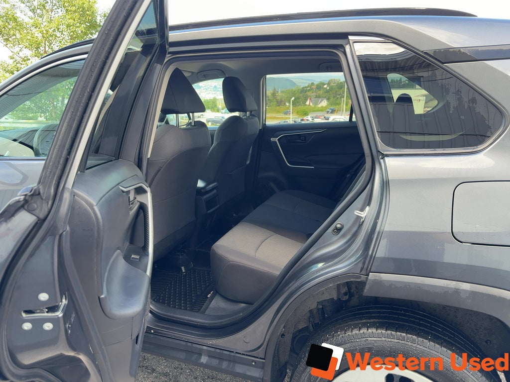 2021 Toyota RAV4 LE AWD