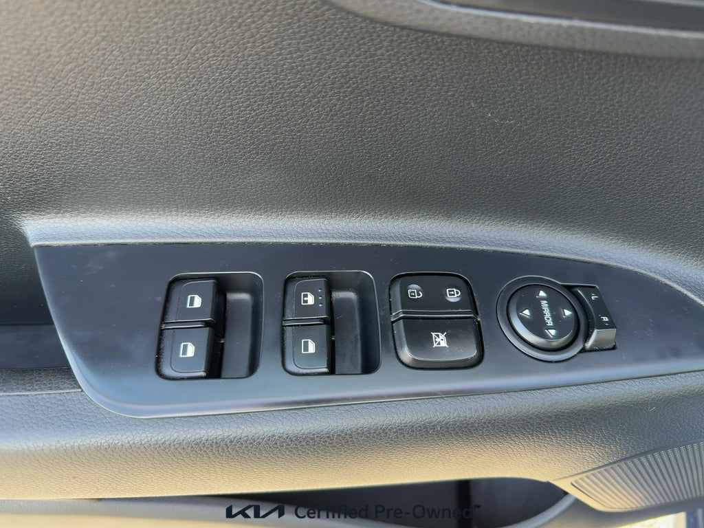 2023 Kia Rio 5-door LX