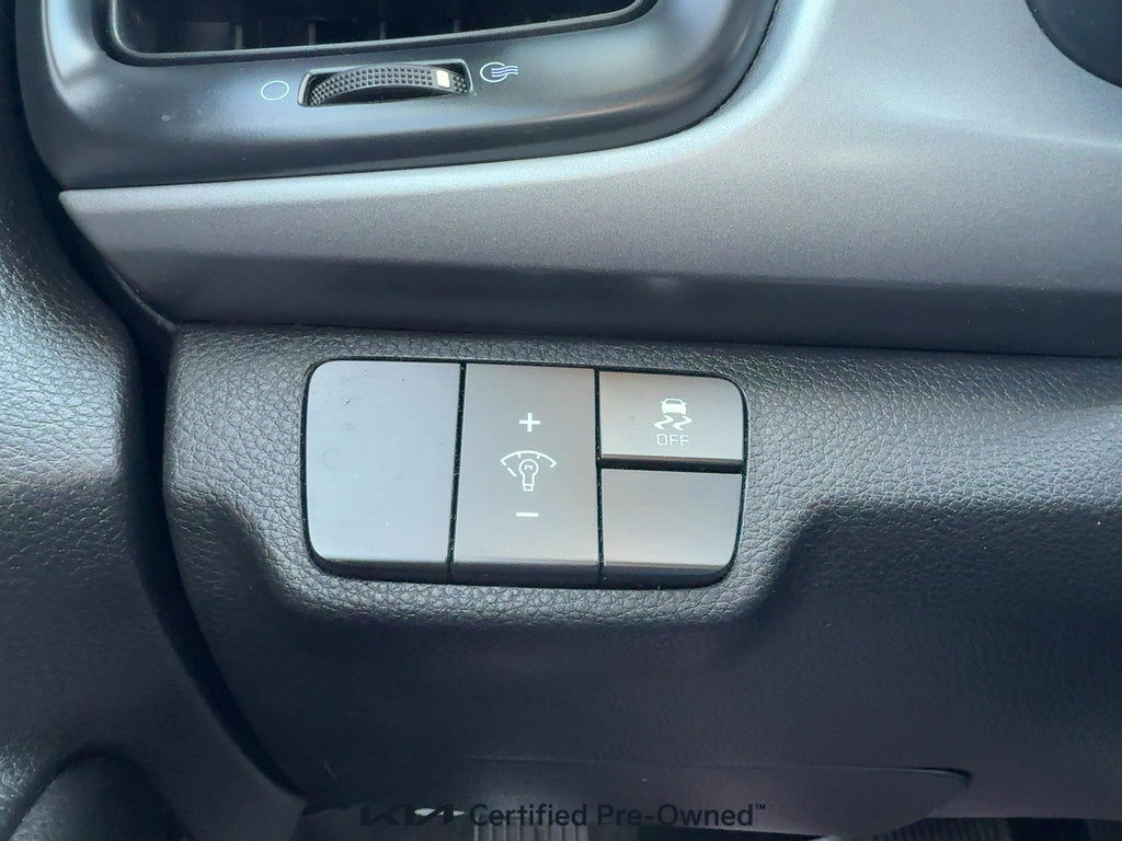 2023 Kia Rio 5-door LX