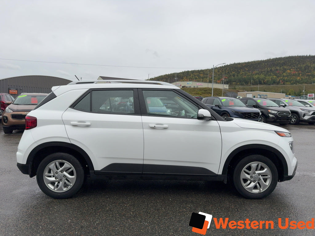 2024 Hyundai Venue Preferred IVT w/Two-Tone