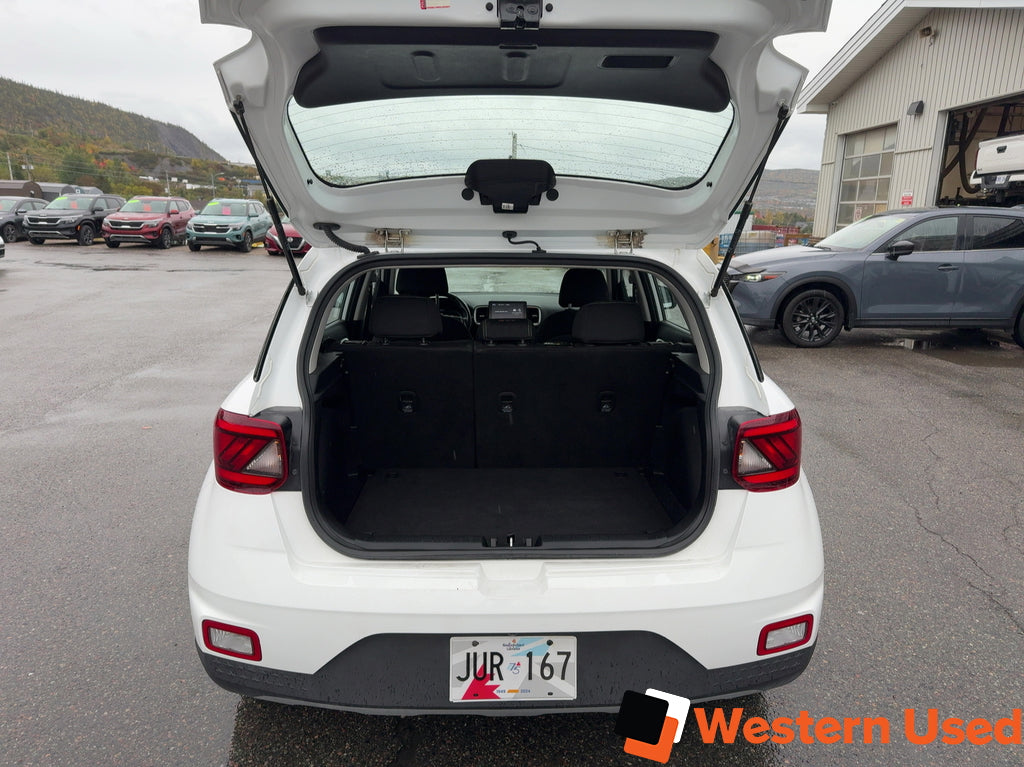 2024 Hyundai Venue Preferred IVT w/Two-Tone