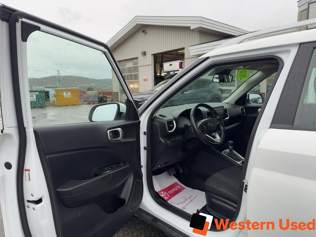 2024 Hyundai Venue Preferred IVT w/Two-Tone