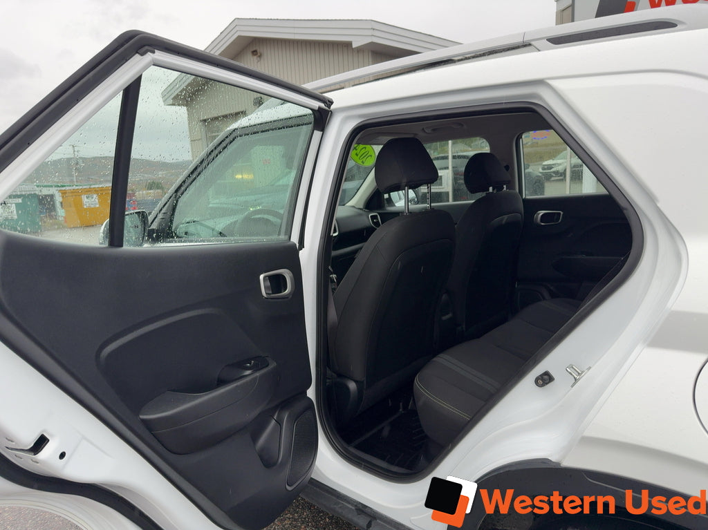 2024 Hyundai Venue Preferred IVT w/Two-Tone