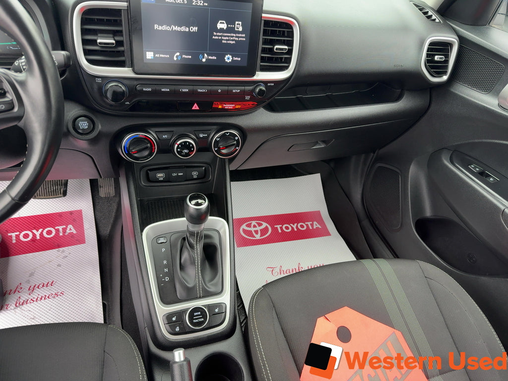 2024 Hyundai Venue Preferred IVT w/Two-Tone