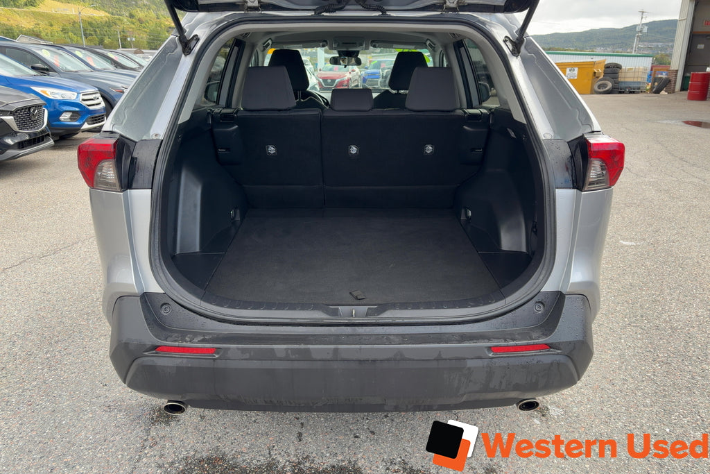 2021 Toyota RAV4 LE AWD