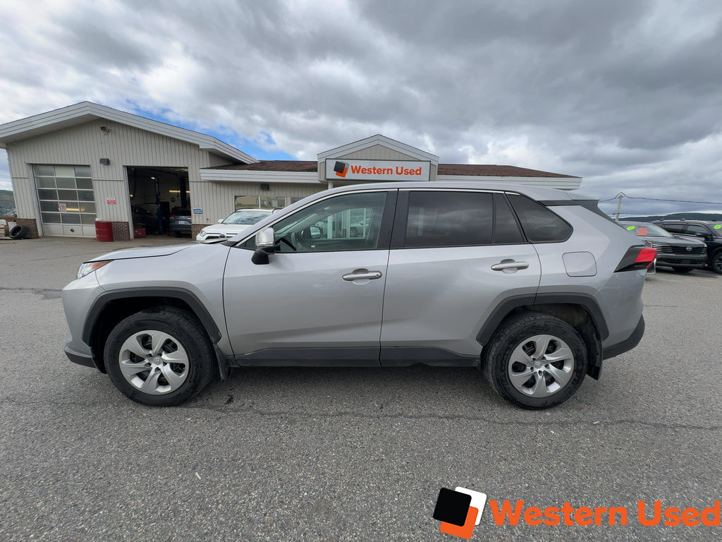 2022 Toyota RAV4 LE FWD