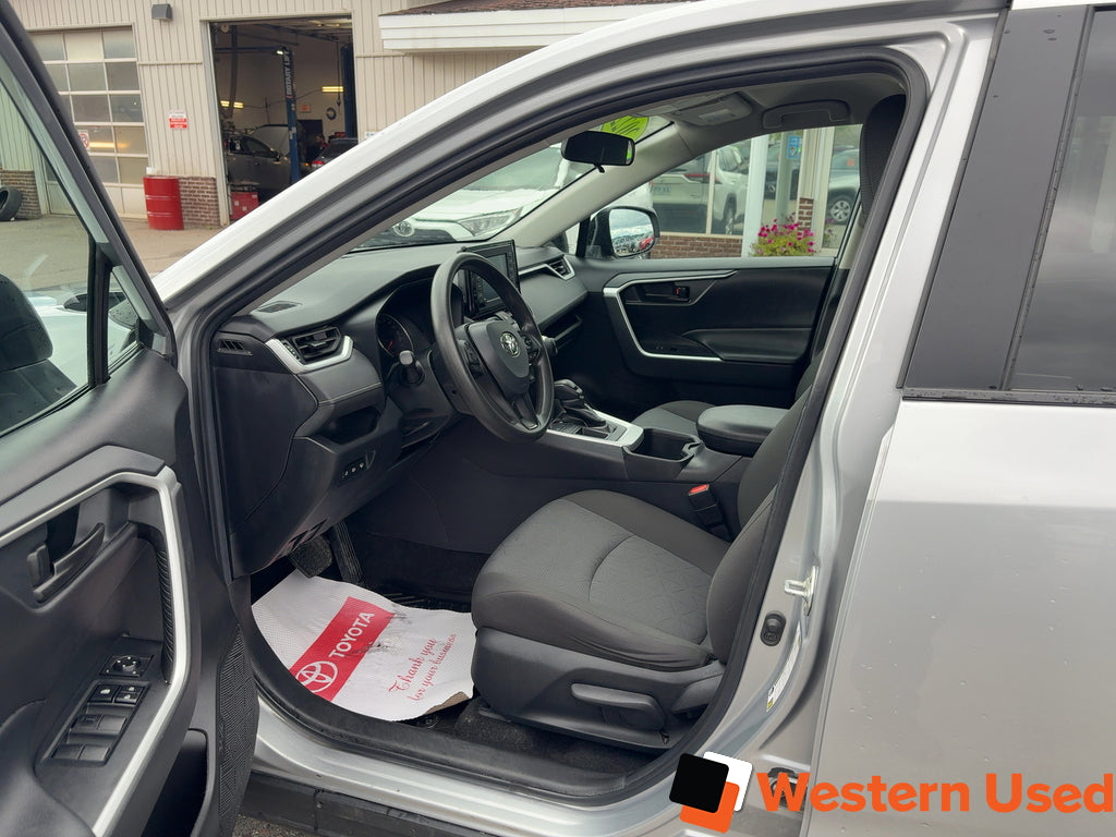 2022 Toyota RAV4 LE FWD