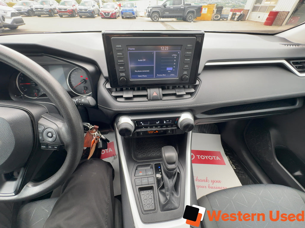 2022 Toyota RAV4 LE FWD