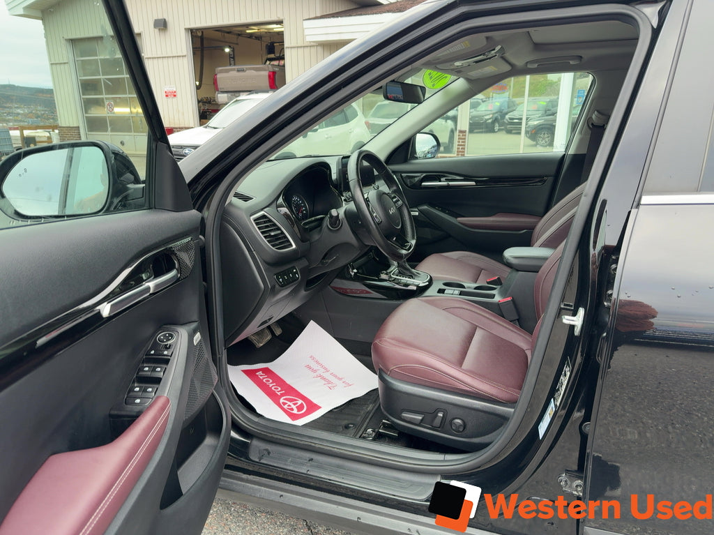 2022 Kia Seltos SX Turbo AWD w/Black Interior