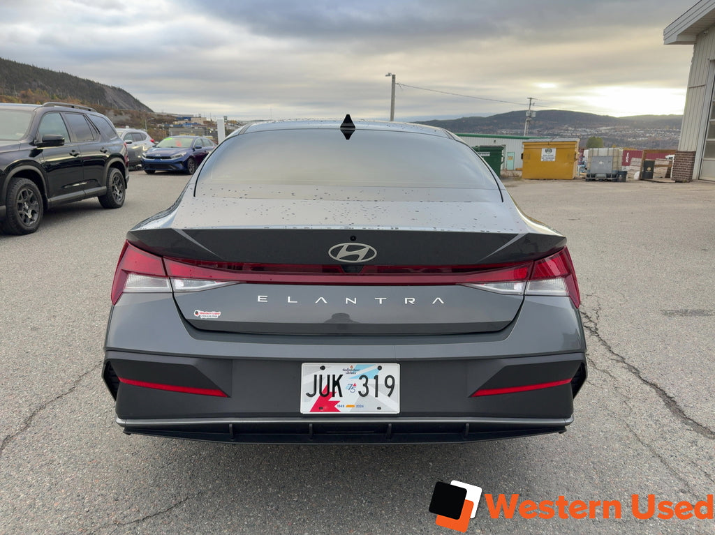 2024 Hyundai Elantra Preferred IVT