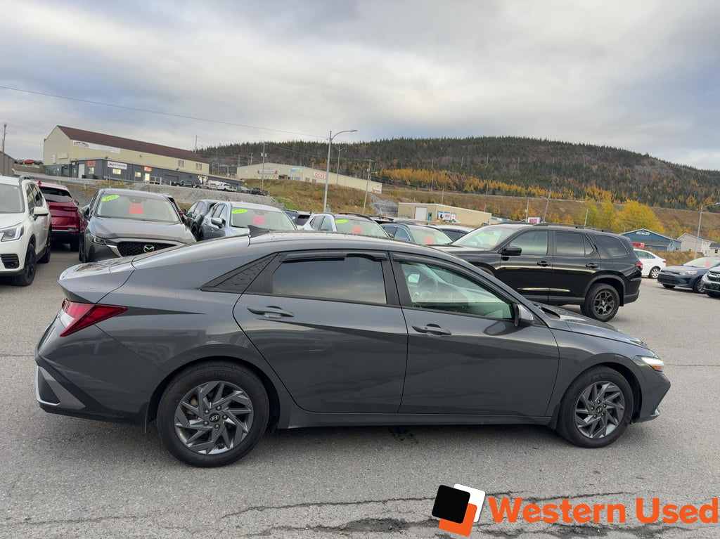 2024 Hyundai Elantra Preferred IVT