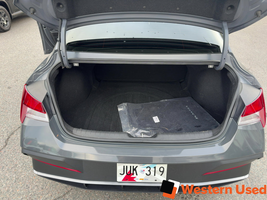2024 Hyundai Elantra Preferred IVT