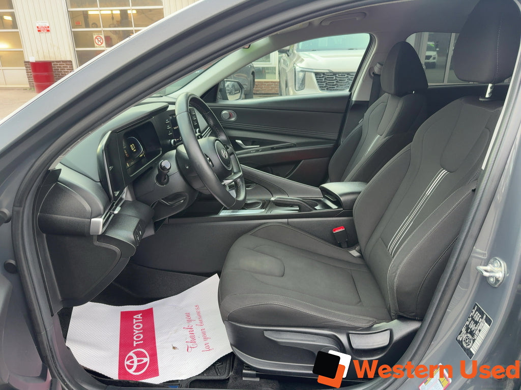 2024 Hyundai Elantra Preferred IVT