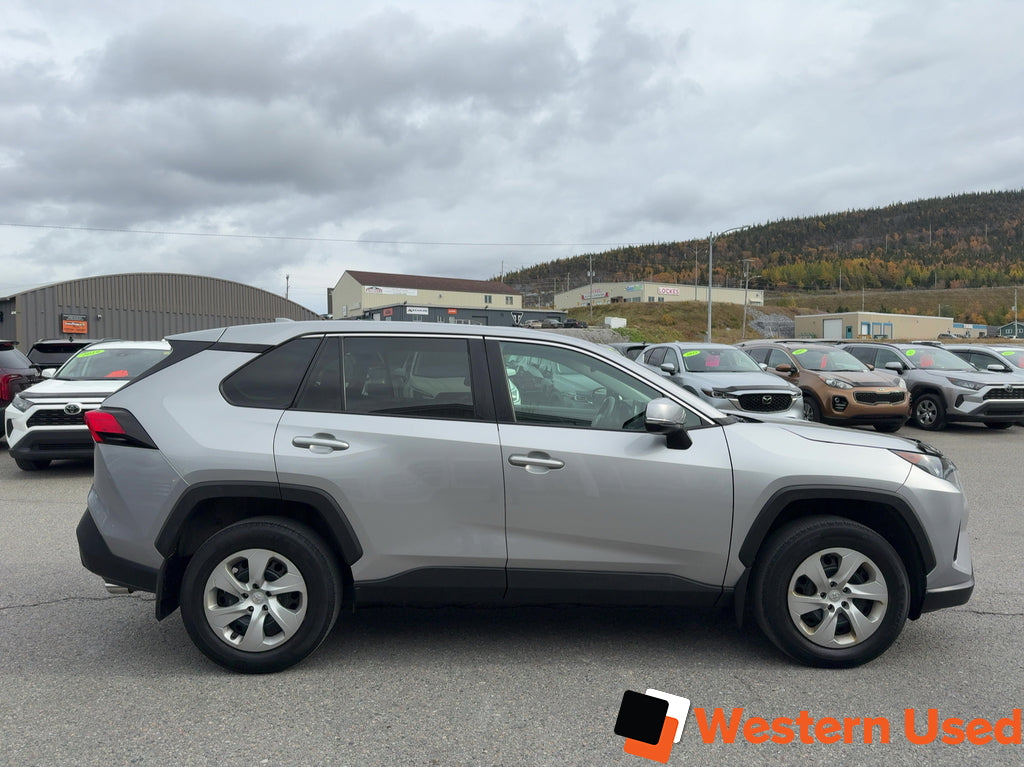 2022 Toyota RAV4 LE AWD